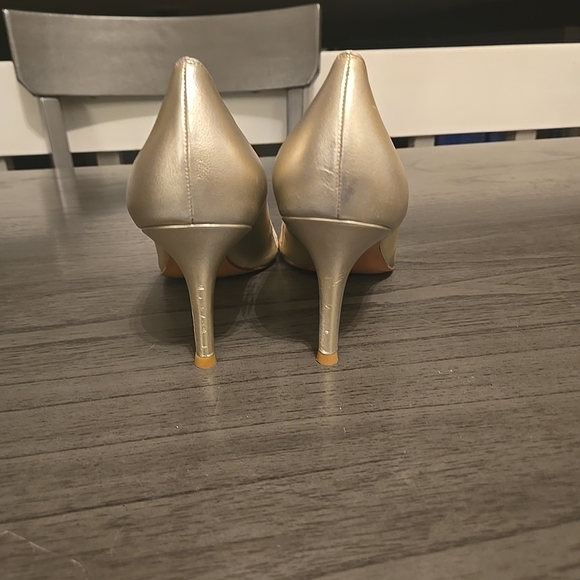 Stuart Weitzman Gold Lace Heels Stuart Weitzman Vintage Gold Lace Peep Toe - Picture 6 of 7